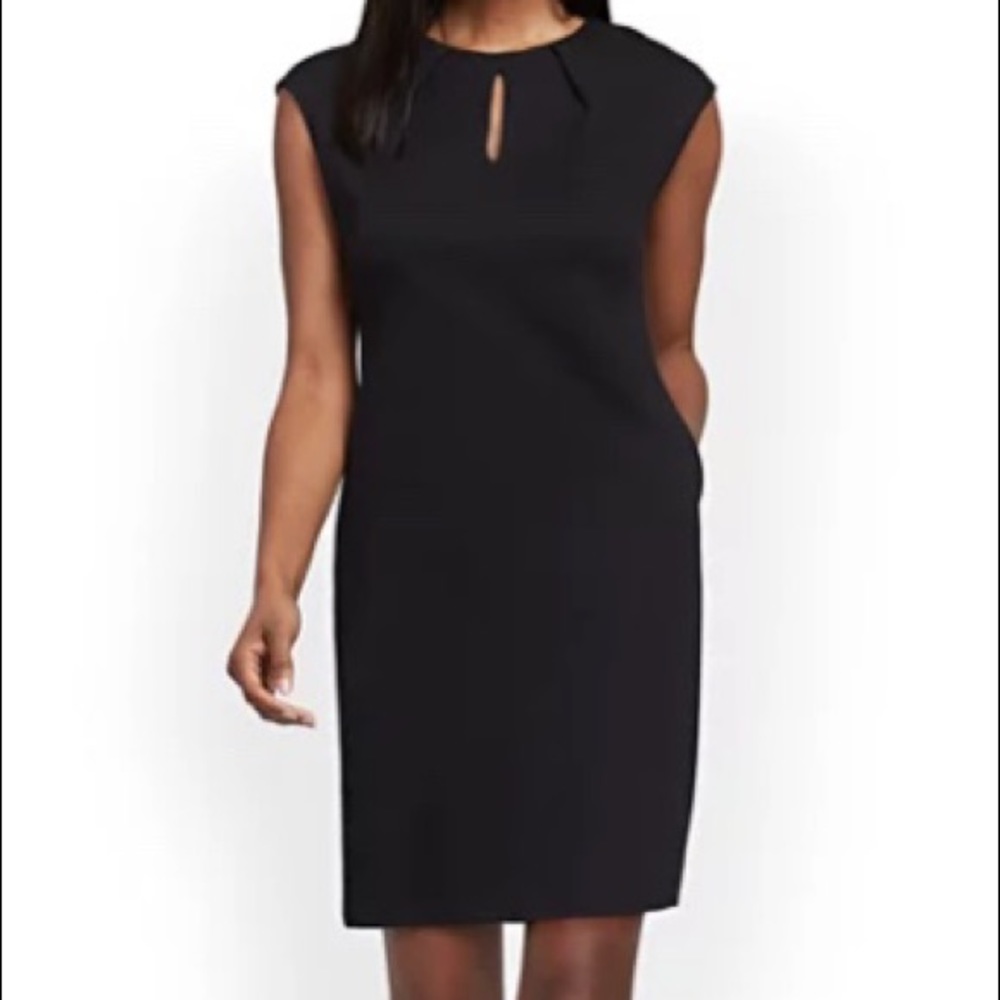 PLEATED COTTON KEYHOLE SHIFT DRESS